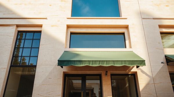 5 stratégies incontournables pour sublimer la façade d'un magasin