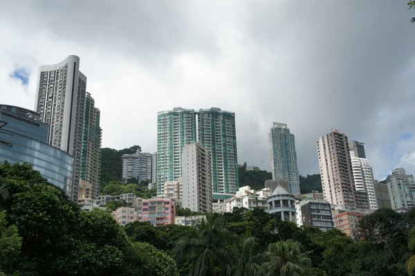 Comment les petites entreprises de construction peuvent-elles intégrer les principes de l'habitat durable dans leurs projets ?